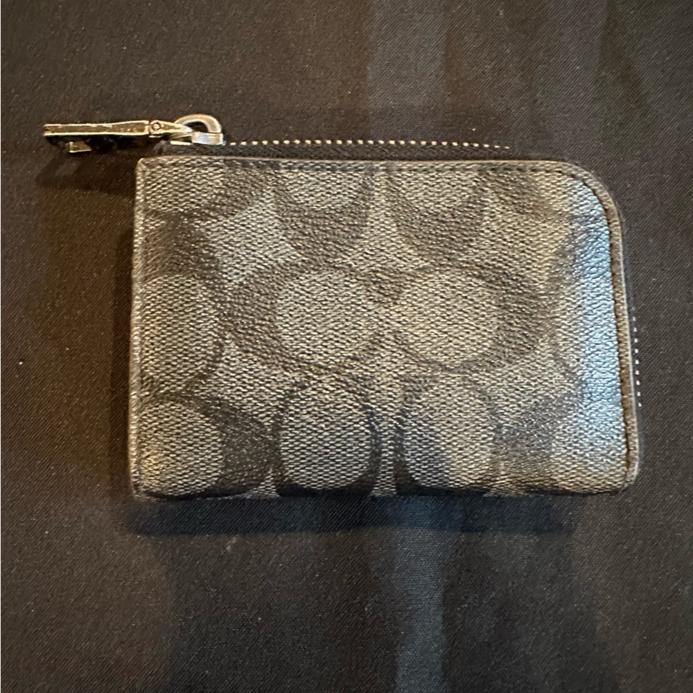 GUC Coach Black Signature C  Zippered Pouch